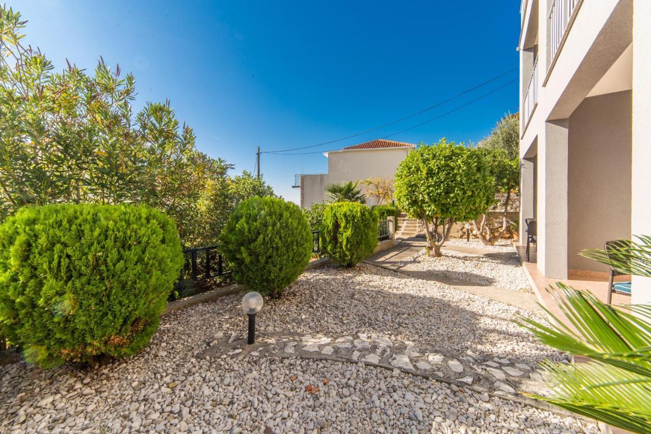 Apartments By The Sea Brist, Makarska - 11078 ภายนอก รูปภาพ