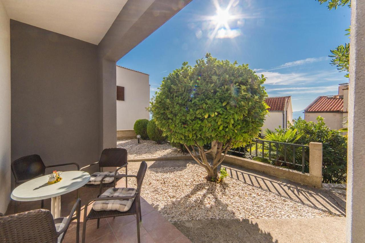 Apartments By The Sea Brist, Makarska - 11078 ภายนอก รูปภาพ