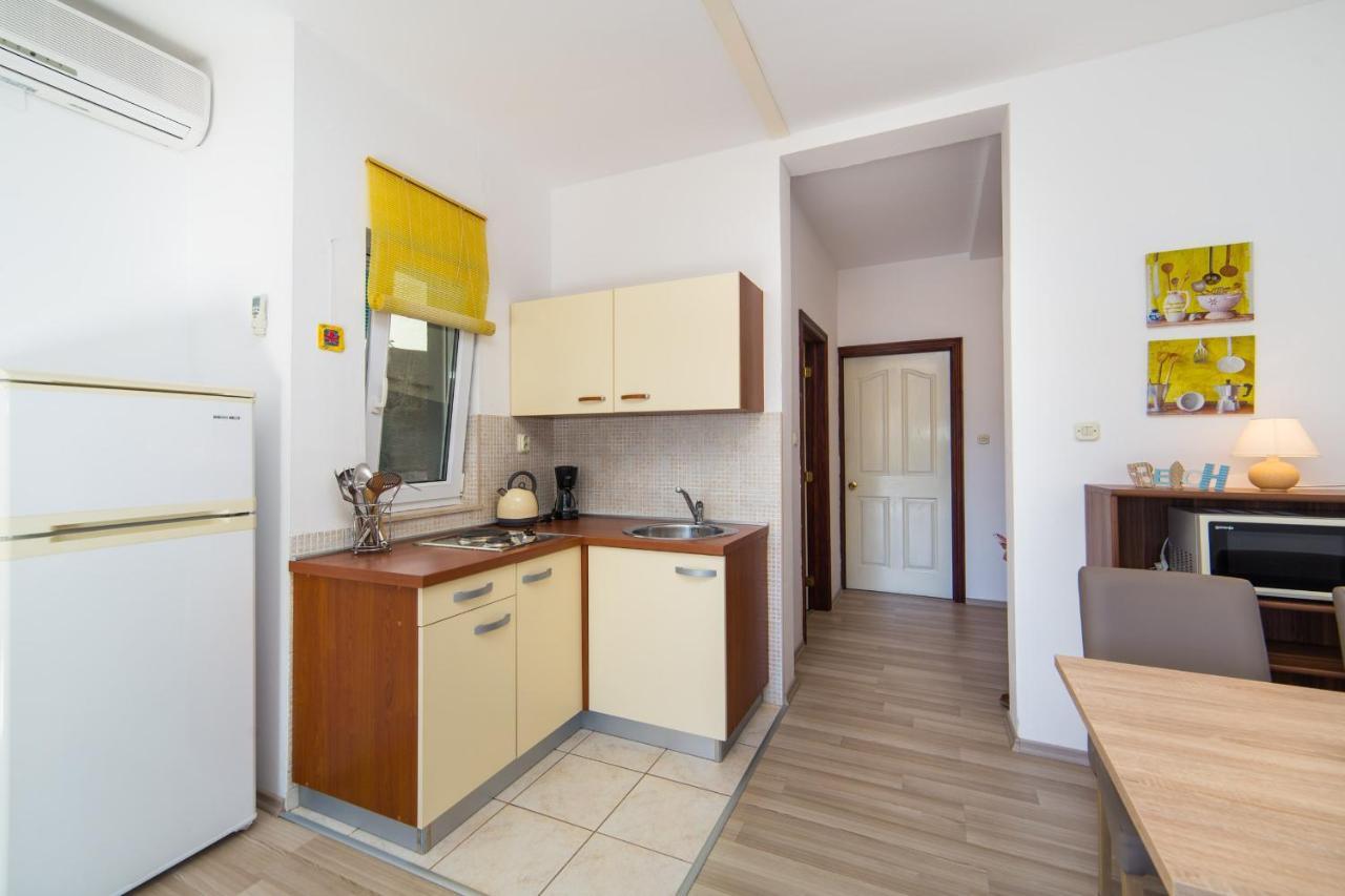 Apartments By The Sea Brist, Makarska - 11078 ภายนอก รูปภาพ
